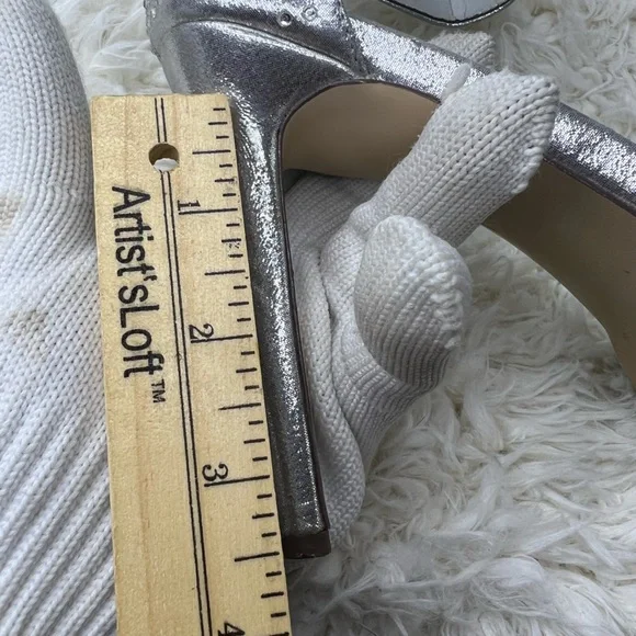 Carlos Santana Heels size 6.5M Silver - Picture 14 of 16